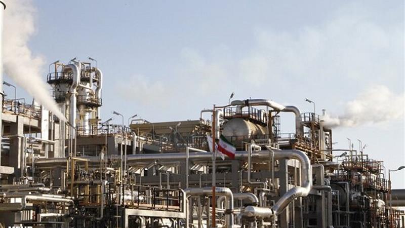 پیگیری روند احداث مجتمع پتروشیمیایی دشتستان