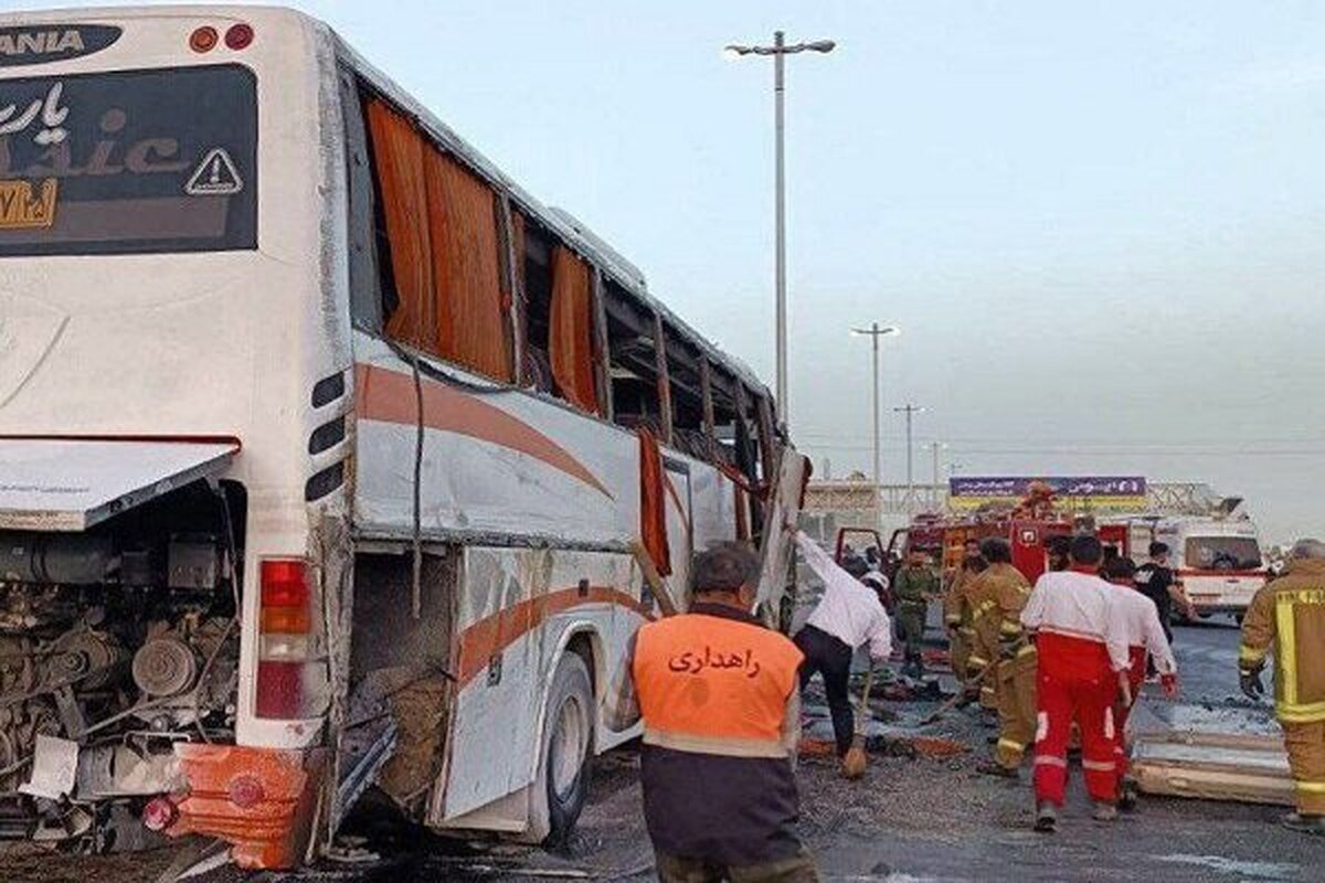 انحراف اتوبوس حامل دانش‌آموزان در محور قزوین 
