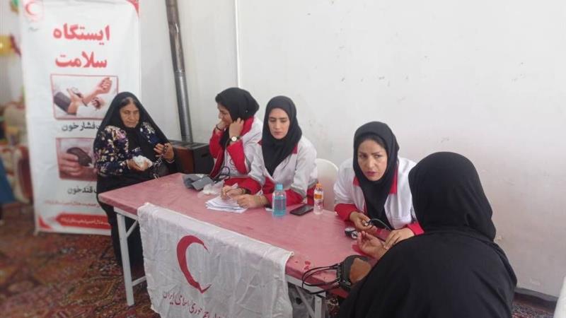 خدمات ۲۹ کاروان سلامت هلال احمر در مناطق کم‌برخوردار البرز