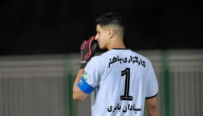 پیام با دستکشهای قرمز در پی فیکس شدن