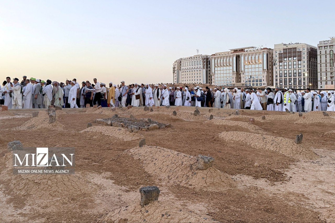 تصاویری از حضور حجاج در قبرستان بقیع در ایام حج ابراهیمی 