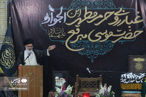 غبارروبی مضجع شریف حرم فرزند امام جواد(ع)
