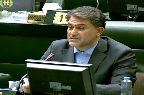 نماینده مجلس: تعداد زیادی از کامیون‌ها در معرض مصادره دولت ترکیه هستند
