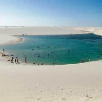 خودنمایی دریاچه‌های فیروزه‌ای در دل بیابان