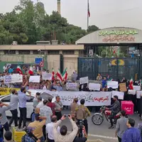 عکس/ تجمع دانشجویان در حمایت از حق غنی‌سازی مقابل سازمان انرژی اتمی
