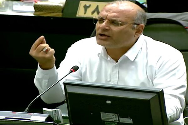 لک علی‌آبادی: به پیر، به پیغمبر با هوچی‌گری نمی‌شود مملکت را اداره کرد