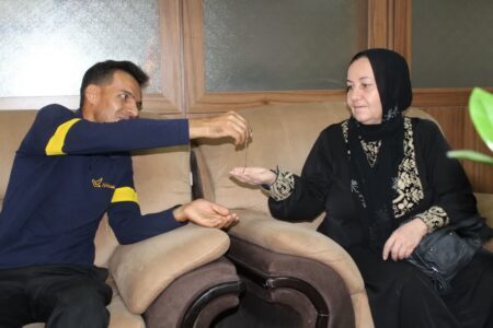 پستچی شیرازی، سربلند در آزمون امانت‌داری