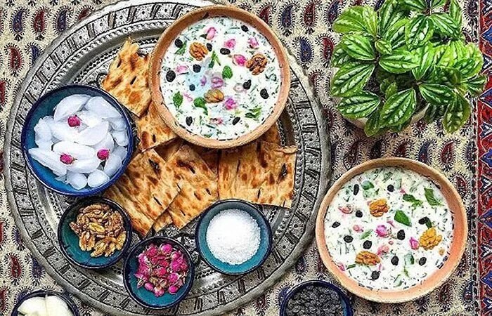 بهجای کشمش داخل آبدوغ خیار چه چیزی بریزیم؟
