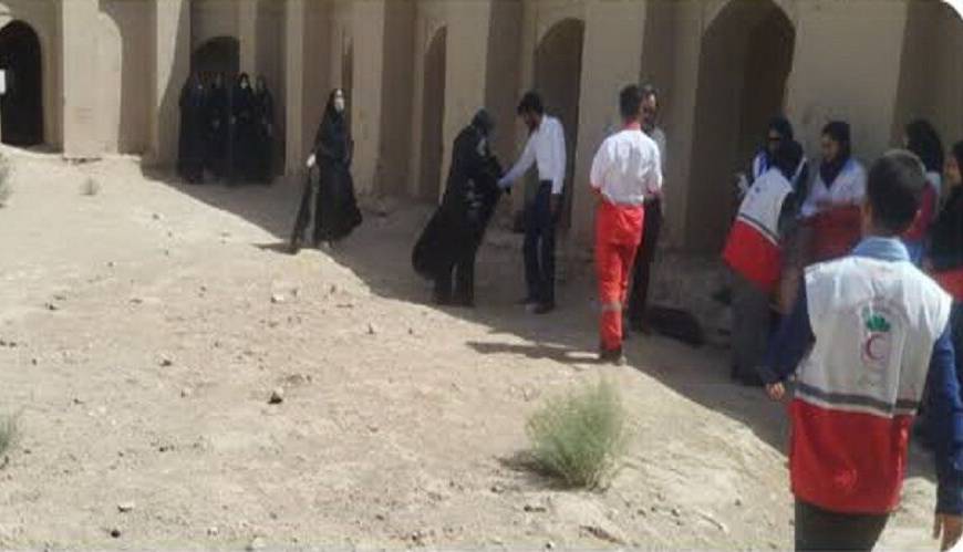 پاکسازی ارگ تاریخی خانملک کیانی شهرستان هیرمند انجام شد