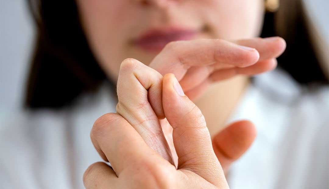 آیا شکستن قولنج منجر به آرتروز میشود؟