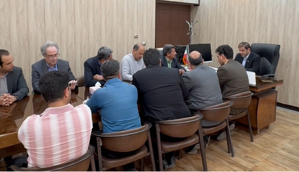 معاون استاندار یزد پای صحبت رانندگان نشست