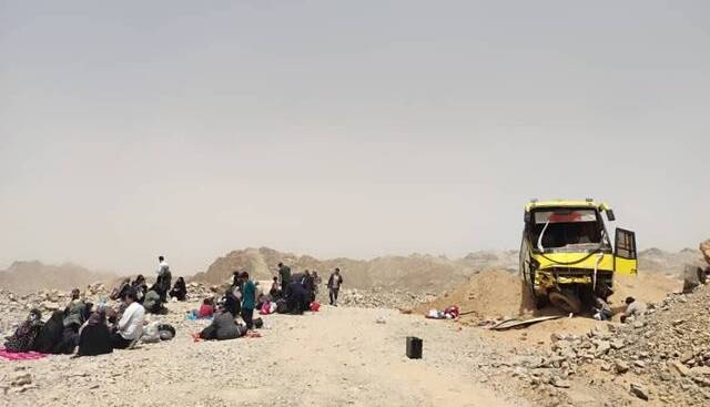 علت واژگونی اتوبوس در تفت چه بود؟