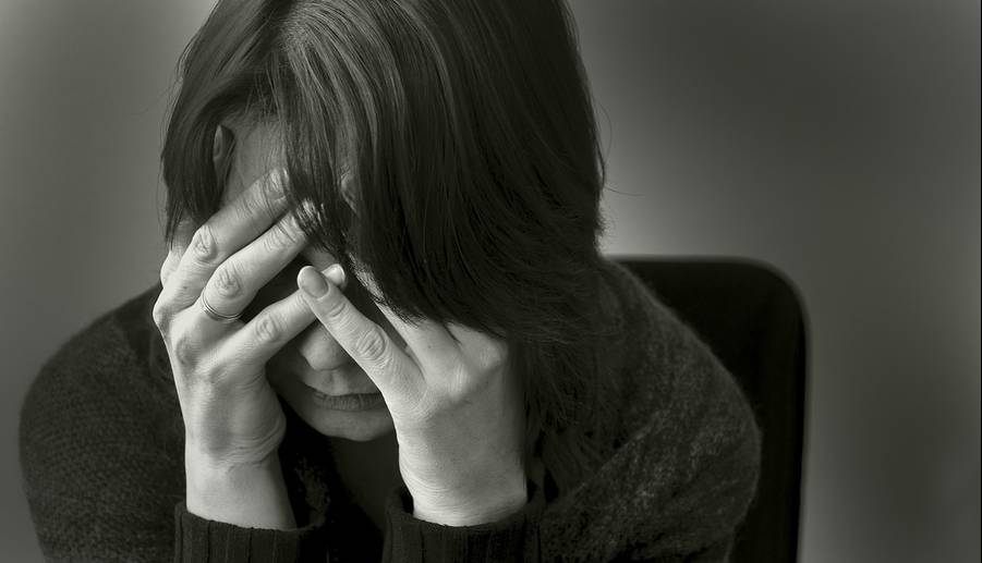 چه زمانی می توانیم بگوییم فردی دچار افسردگی شده؟