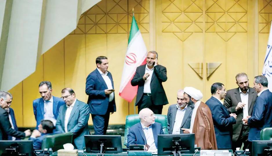 مجلس، میدان جدال چنارها و پاجوشها