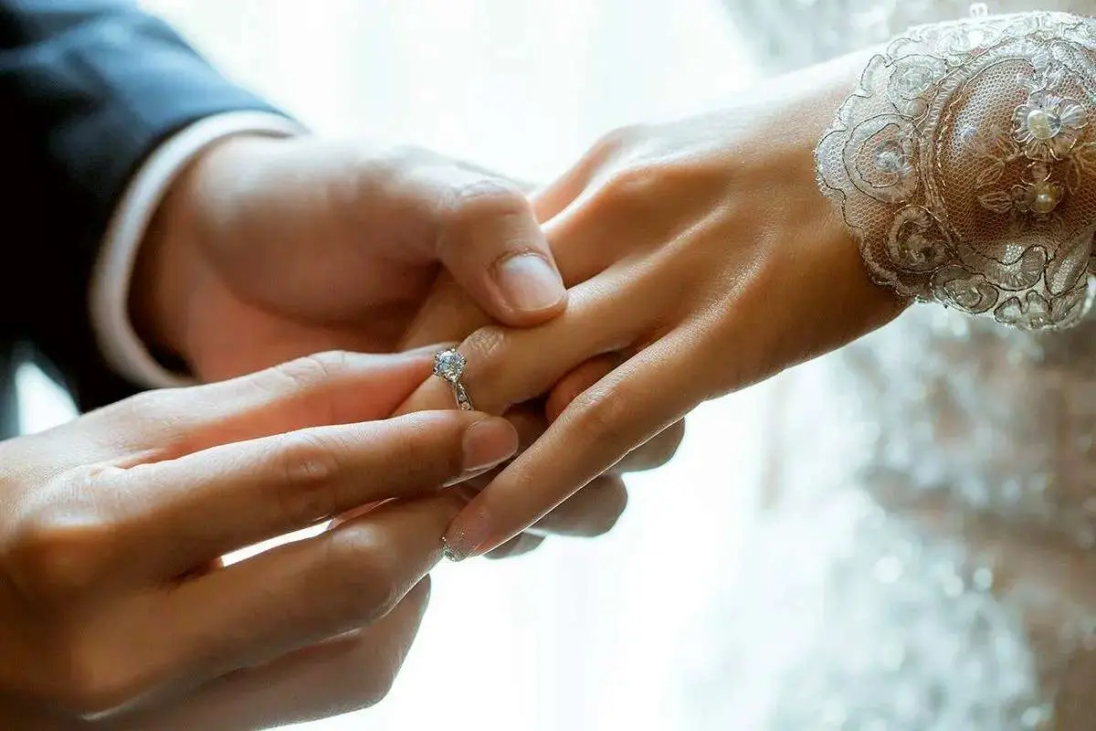 سرمقاله سازندگی/ بازنگری در حقوق و تکالیف زوجین