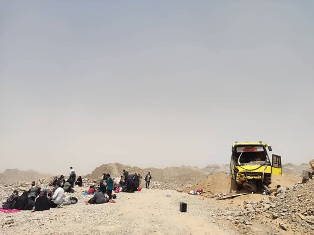 واژگونی اتوبوس مسافربری در تفت؛ تاکنون ۱۸ مصدوم به مراکز درمانی منتقل شدند