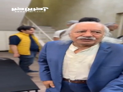 جمعی از هنرمندان در پشت‌صحنه نمایش «فردریک» در تالار وحدت