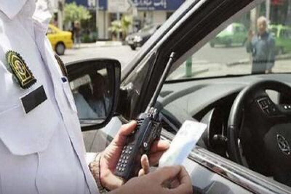 تاکسی با ۲۶ میلیون تومان خلافی توقیف شد