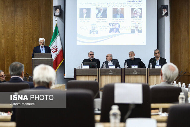 عارف: کنار هم قرار گرفتن دو جریان سیاسی باعث همافزایی به نفع نظام میشود