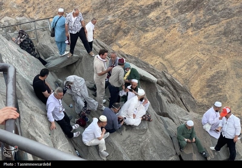 صعود حجاج اردبیلی به قله جبل النور