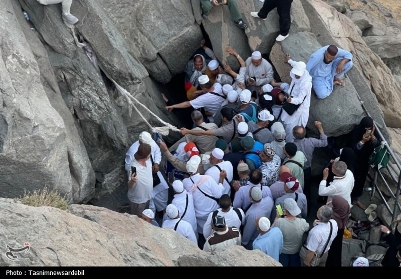صعود حجاج اردبیلی به قله جبل النور