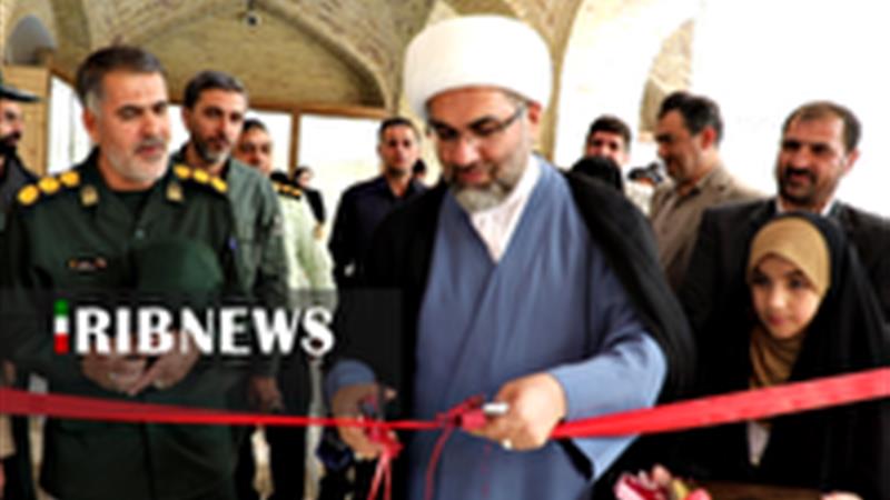 برپایی نمایشگاه «کبوتران سرخ» در سنندج