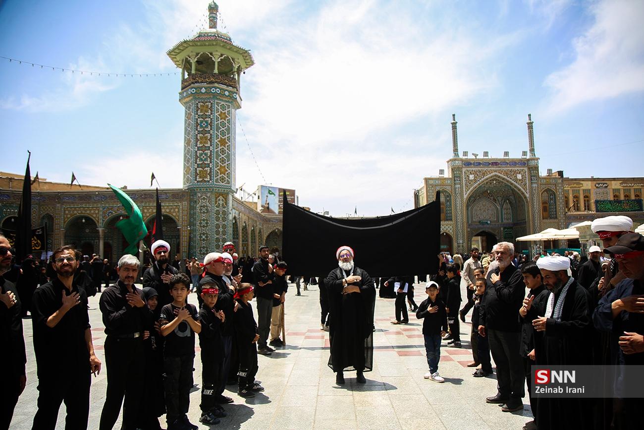 عکس/ عزاداری خادمان حرم حضرت معصومه (س) در روز شهادت امام جواد (ع)