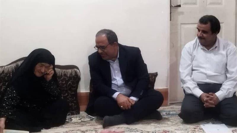 دیدار فرماندار بوشهر با مادر شهید والامقام عیسی قاسمی