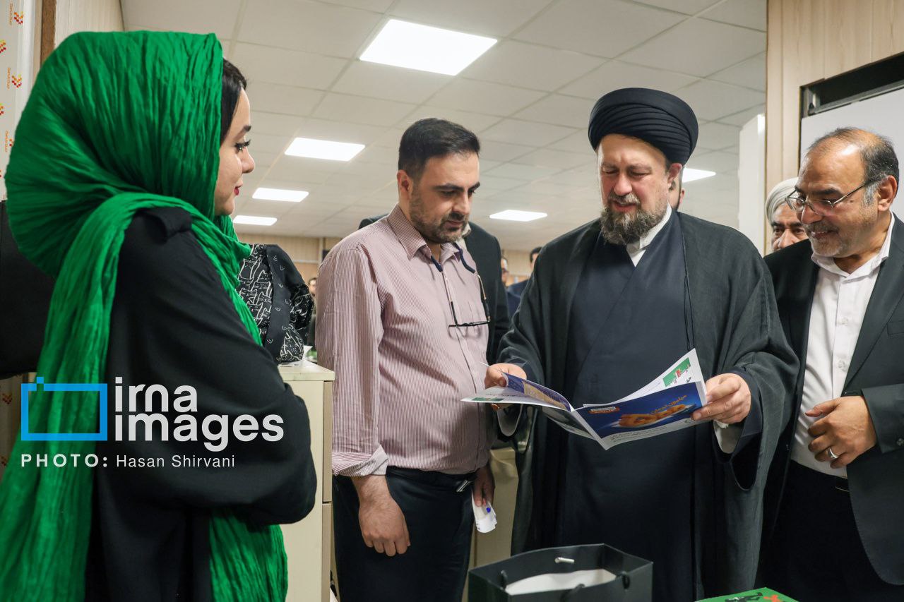  ​​​​​​​بازدید «سید حسن خمینی» از موسسه مطبوعاتی ایران