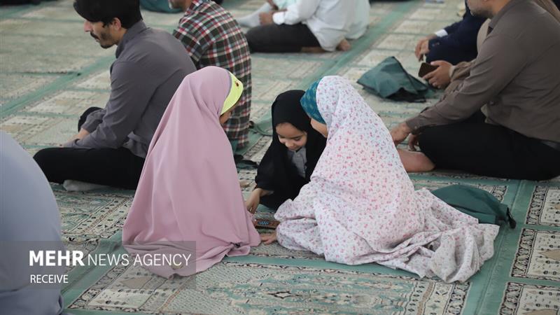 «نماز جمعه» قرارگاه فرهنگی و محلی برای رفع مشکلات مردم است