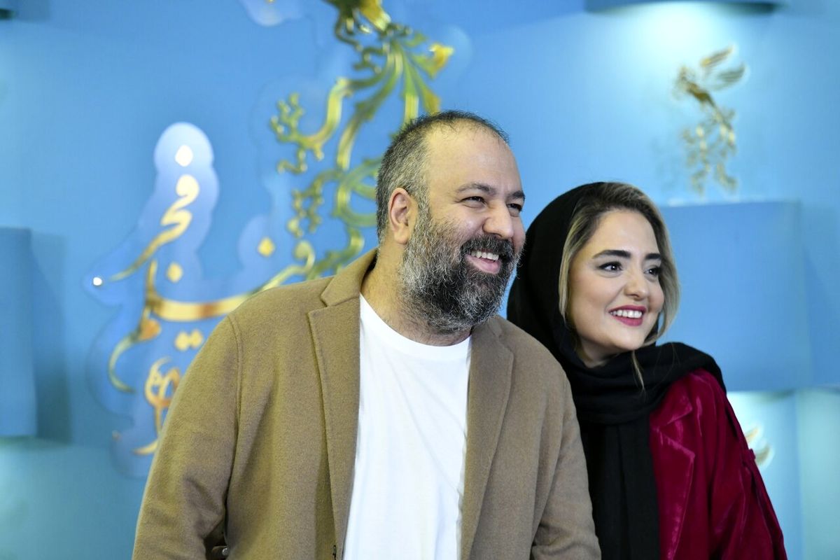 بوسه جنجالی علی اوجی به دستان همسرش وایرال شد