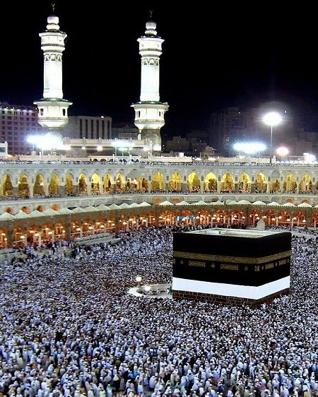 طواف صبحگاهی حجاج بیت الله الحرام گرداگرد کعبه