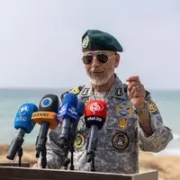 امیر دریادار سیاری: پوزه هر دشمنی را به خاک می‌مالیم