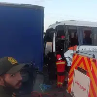تصادف اتوبوس با تریلی یک کشته و 26 مصدوم برجای گذاشت