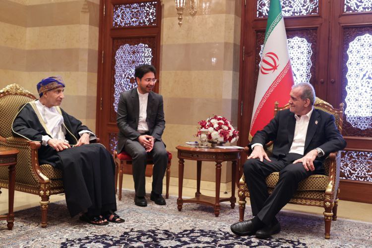 عکس/ دیدار معاون نخست‌وزیر عمان با پزشکیان 