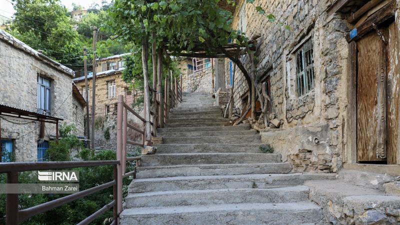 تخصیص یک همت تسهیلات و ۱۰ هزار تن قیر رایگان برای توسعه روستاهای کرمانشاه
