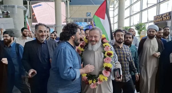 تصاویری از ورود حجت الاسلام قاسمیان به ایران