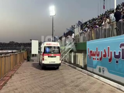 انتقال هوادار ملوان به بیمارستان