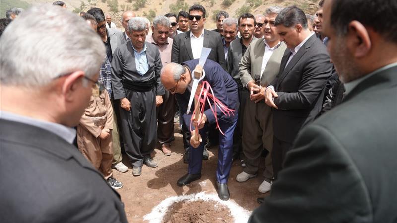 آغاز عملیات ساخت سالن ورزشی روستای دشه پاوه با حضور استاندار کرمانشاه