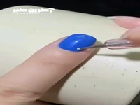 طراحی ساده و جذاب ناخن با طرح گل 