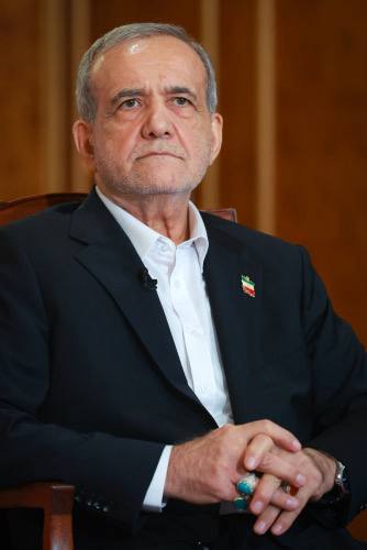 عکس/ مصاحبه «پزشکیان» با تلویزیون عمان