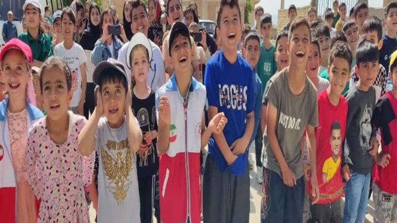 حضور تماشاخانه سیار کانون پرورش فکری در روستاهای کردستان