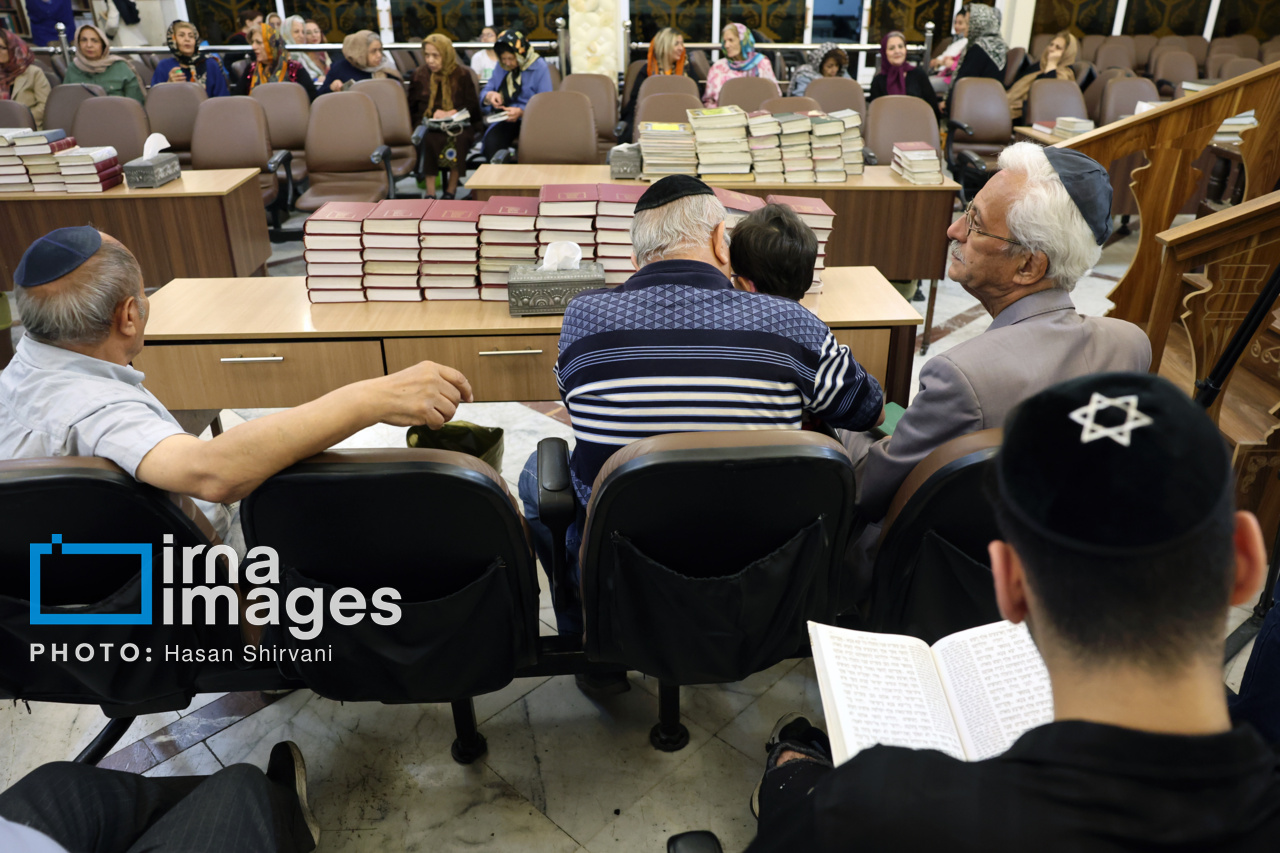عکس/بزرگداشت حضرت امام خمینی (ره) در کنیسه یوسف آباد