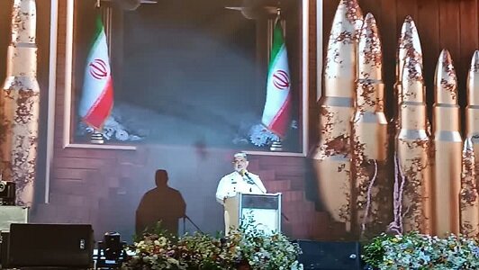 واکنش دریادار ایرانی به نگرانی غربی‌ها درباره کشتی‌های تجاری؛ درخواست کن اسکورت می‌کنیم، آن هم رایگان!