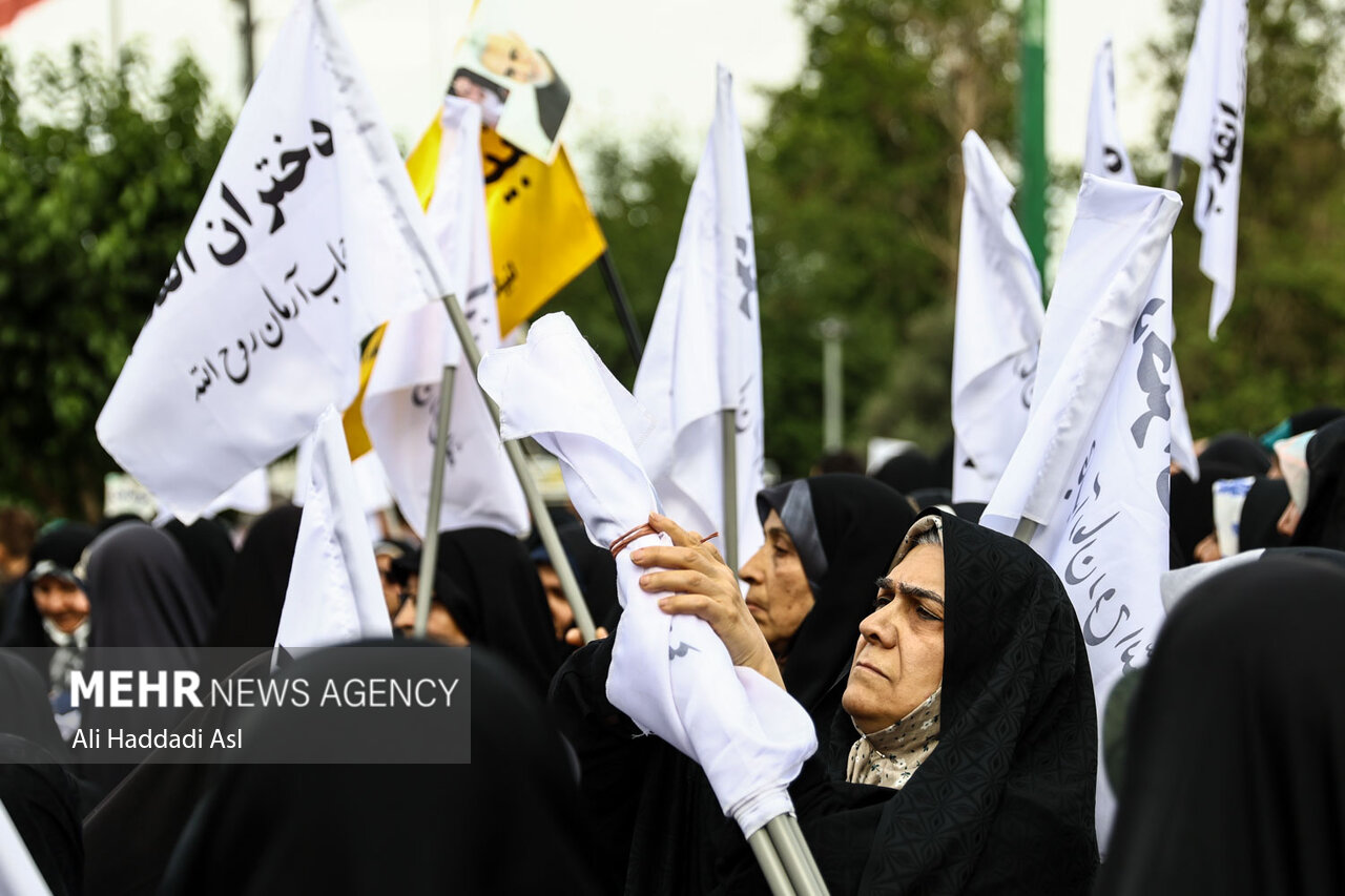 راهپیمایی دختران انقلاب