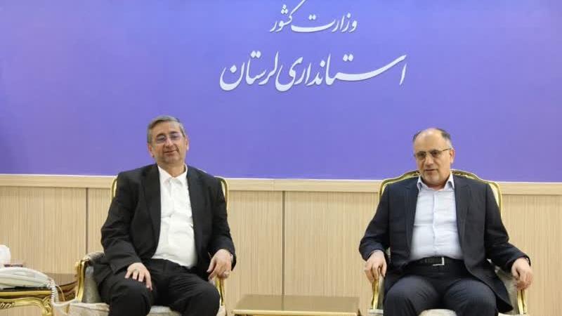 آشنایی با مفاخر میتواند برای جوانان الهامبخش و تشویقکننده باشد