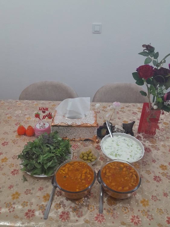 از شما/خوشمزه نهارامروزمون خوراک لوبیا،تقدیم نگاه گرمتان 😋😋🌹🌺🌺