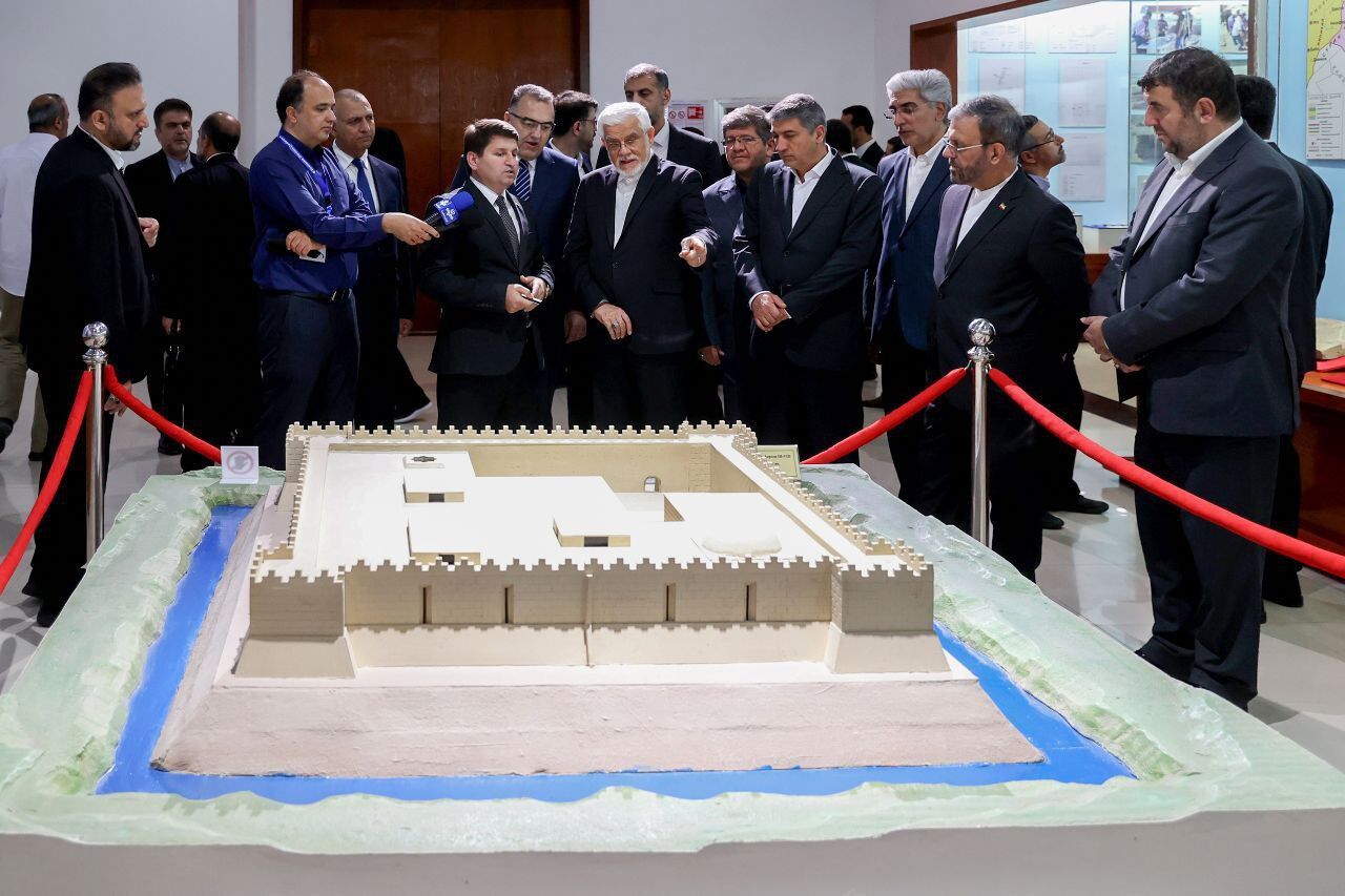 عارف: بهترین روابط سیاسی را با تاجیکستان داریم