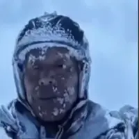  چترباز چینی در هوا یخ زد!