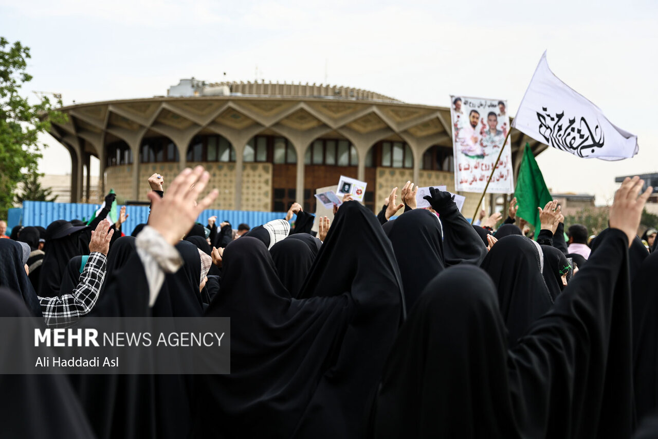 راهپیمایی دختران انقلاب